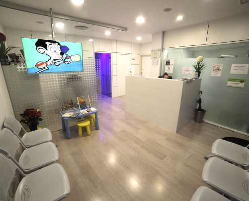 Sala di Attesa Clinica Odontoiatrica Dott Reato Dentista Barcellona Spagna