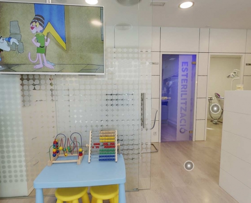 Sala di Attesa Clinica Odontoiatrica Dott Reato Dentista Barcellona Spagna